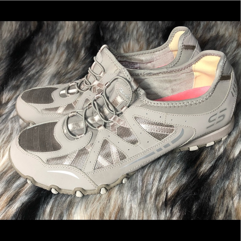 Skechers relaxed fit memory foam